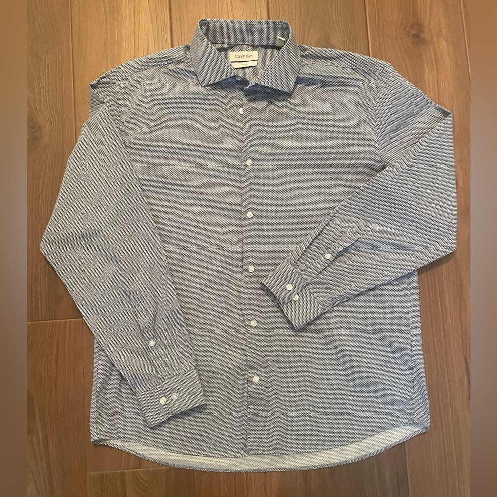 Calvin Klein Men's Blue and White Button-Down Shirt
